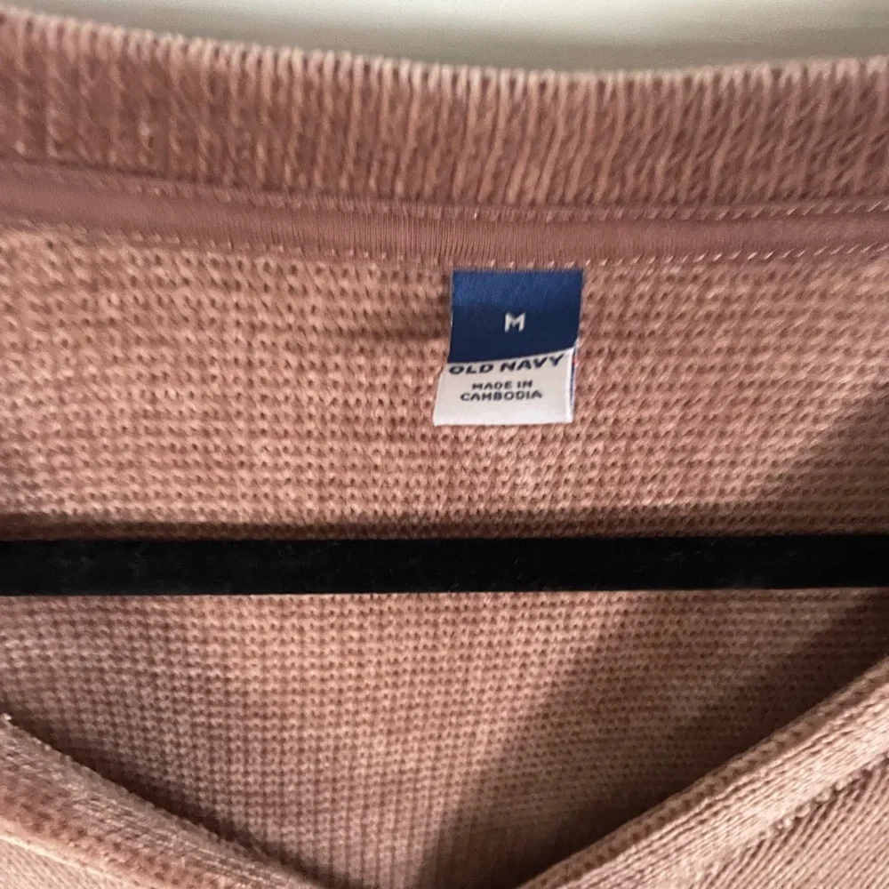 Old Navy Mauve Tan Textured Chenile V-Neck Sweater Medium - Picture 2 of 3